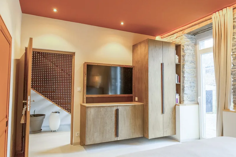 Pierres apparentes et décoration de la Suite Brévan